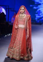 Model walks for Tarun Tahiliani Show at India Bridal Week on 8th Aug 2015 (13)_55c73f87049da.jpg