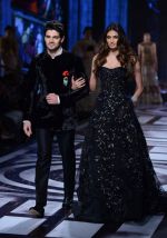 Sooraj Pancholi and Athiya Shetty walk for Shane Falguni show at India Bridal Week on 8th Aug 2015 (29)_55c73deb9377e.jpg