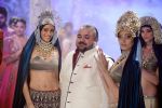 Model walk the ramp for JJ Valaya show at India Bridal week on 9th Aug 2015 (16)_55c855210e61b.jpg