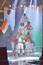 Daler mehndi at Voice of India - Independence day special shoot in R K Studios on 10th Aug 2015 (14)_55c9a5ea93987.JPG