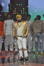 Daler mehndi at Voice of India - Independence day special shoot in R K Studios on 10th Aug 2015 (16)_55c9a5ec733ab.JPG