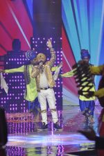Daler mehndi at Voice of India - Independence day special shoot in R K Studios on 10th Aug 2015 (21)_55c9a5f16e081.JPG
