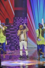 Daler mehndi at Voice of India - Independence day special shoot in R K Studios on 10th Aug 2015 (24)_55c9a5f51e436.JPG