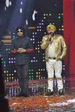 Daler mehndi, Mika Singh at Voice of India - Independence day special shoot in R K Studios on 10th Aug 2015 (35)_55c9a62f76158.JPG