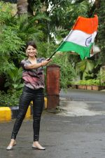 Urvashi Rautela salutes Indian Flag on Independence Day on 15th Aug 2015 (9)_55d17b0b43a6a.JPG
