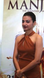 Radhika Apte at the promotion of movie Manjhi on 18th Aug 2015 (3)_55d43239a7dc7.jpg