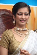 Akshara Haasan Launch Diamonds Showroom on 20th Aug 2015 (11)_55d738e17ee90.jpg