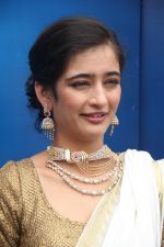 Akshara Haasan Launch Diamonds Showroom on 20th Aug 2015 (52)_55d739089231c.jpg