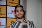 Sidharth Malhotra at Healthy Kitchen book launch by celebrity nutritionist Marika Johansson in Mumbai on 21st Aug 2015 (36)_55d87e7e473bf.JPG