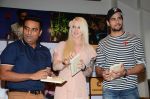 Sidharth Malhotra at Healthy Kitchen book launch by celebrity nutritionist Marika Johansson in Mumbai on 21st Aug 2015 (47)_55d87e843688d.JPG
