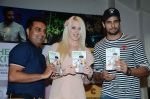 Sidharth Malhotra at Healthy Kitchen book launch by celebrity nutritionist Marika Johansson in Mumbai on 21st Aug 2015 (51)_55d87e8a8d210.JPG