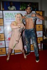 Sidharth Malhotra at Healthy Kitchen book launch by celebrity nutritionist Marika Johansson in Mumbai on 21st Aug 2015 (99)_55d87ec6e16ad.JPG