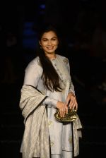 Maria Goretti at Payal Singhal Show on day 1 of LIFW on 26th Aug 2015 (59)_55ded1fc9ba71.JPG