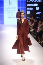 Model walk the ramp for IIK Show on day 1 of LIFW on 26th Aug 2015 (124)_55ded173025d4.JPG