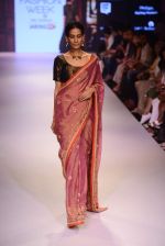 Model walk the ramp for Krishna Mehta Show on day 1 of LIFW on 26th Aug 2015 (198)_55ded14372c9a.JPG