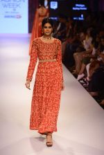 Model walk the ramp for Krishna Mehta Show on day 1 of LIFW on 26th Aug 2015 (343)_55ded26a9982d.JPG