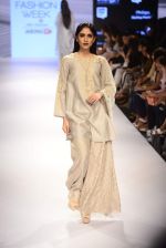 Model walk the ramp for Payal Singhal Show on day 1 of LIFW on 26th Aug 2015 (119)_55ded27872b97.JPG