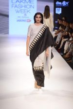 Model walk the ramp for Payal Singhal Show on day 1 of LIFW on 26th Aug 2015 (124)_55ded2808f81b.JPG