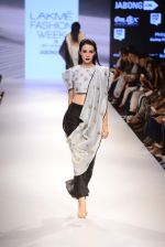 Model walk the ramp for Payal Singhal Show on day 1 of LIFW on 26th Aug 2015 (130)_55ded28b88859.JPG