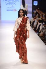 Model walk the ramp for Payal Singhal Show on day 1 of LIFW on 26th Aug 2015 (131)_55ded28d53806.JPG