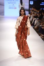 Model walk the ramp for Payal Singhal Show on day 1 of LIFW on 26th Aug 2015 (132)_55ded28f4726b.JPG