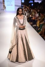 Model walk the ramp for Payal Singhal Show on day 1 of LIFW on 26th Aug 2015 (73)_55ded23637e3b.JPG