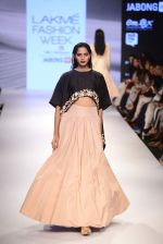 Model walk the ramp for Payal Singhal Show on day 1 of LIFW on 26th Aug 2015 (84)_55ded247834ce.JPG