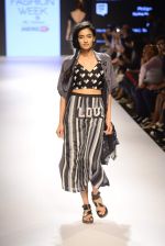 Model walk the ramp for Quirkbox Show on day 1 of LIFW on 26th Aug 2015 (22)_55ded11388346.JPG