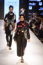 Model walk the ramp for Quirkbox Show on day 1 of LIFW on 26th Aug 2015 (53)_55ded1707b23a.JPG