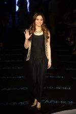 Tamannaah Bhatia at Payal Singhal Show on day 1 of LIFW on 26th Aug 2015 (68)_55ded2356c4ee.JPG