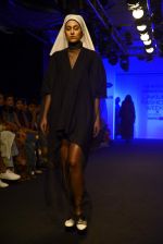 Model walk the ramp for Hatskala and Pella show at Lifw day 2 jabong Show on 27th Aug 2015 (8)_55e04dc8131ce.JPG