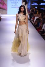 Model walks for Anushree Reddy Show at LIFW Day 5 on 29th Aug 2015  (83)_55e2ff7d76a15.JPG