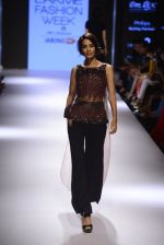 Model walks for Ridhi Mehra Show at LIFW Day 5 on 29th Aug 2015  (108)_55e309b000aee.JPG