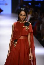 Model walks for Ridhi Mehra Show at LIFW Day 5 on 29th Aug 2015  (126)_55e309c36f5d2.JPG