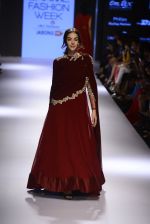 Model walks for Ridhi Mehra Show at LIFW Day 5 on 29th Aug 2015  (130)_55e309ca00f6b.JPG