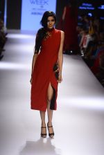 Model walks for Ridhi Mehra Show at LIFW Day 5 on 29th Aug 2015  (139)_55e309d5c65c1.JPG