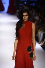Model walks for Ridhi Mehra Show at LIFW Day 5 on 29th Aug 2015  (146)_55e309de30f27.JPG