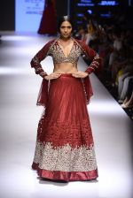 Model walks for Ridhi Mehra Show at LIFW Day 5 on 29th Aug 2015  (166)_55e309f4d3111.JPG