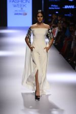 Model walks for Ridhi Mehra Show at LIFW Day 5 on 29th Aug 2015  (3)_55e309415116d.JPG