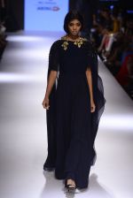 Model walks for Ridhi Mehra Show at LIFW Day 5 on 29th Aug 2015  (69)_55e3098ce362b.JPG