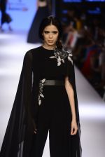Model walks for Ridhi Mehra Show at LIFW Day 5 on 29th Aug 2015  (94)_55e309a4d2e09.JPG