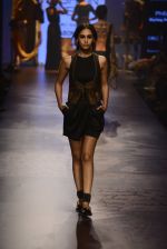Model walk the ramp for Tarun Tahiliani Show at Lakme Fashion Week on 30th Aug 2015 (85)_55e400340d730.JPG