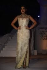 Model walk the ramp for gaurav gupta Show at the grand finale of Lakme Fashion Week on 30th Aug 2015 (1452)_55e402b0be5a6.JPG