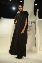 Model walk the ramp for gaurav gupta Show at the grand finale of Lakme Fashion Week on 30th Aug 2015 (1536)_55e40304e8770.JPG