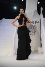 Model walk the ramp for gaurav gupta Show at the grand finale of Lakme Fashion Week on 30th Aug 2015 (1672)_55e40376d4cc5.JPG