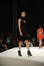 Model walk the ramp for gaurav gupta Show at the grand finale of Lakme Fashion Week on 30th Aug 2015 (1765)_55e403becd706.JPG
