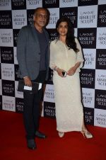 at the grand finale of Lakme Fashion Week 2015 on 30th Aug 2015  (93)_55e4066c27739.JPG