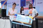 Hrishtaa Bhatt felicitated the winners of the  at the   Mirchi Monsoon Half Marathon _55e5535de62d6.jpg