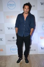 Homi Adajania at Fashion_s Night Out 2015 by Vogue in Palladium on 2nd Sept 2015 (48)_55e7fce77f044.JPG