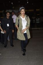 priyanka chopra returns from quantico schedule from Montre on 4th Sept 2015 (17)_55eac752060dc.JPG